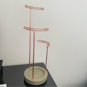 Umbra jewelry stand